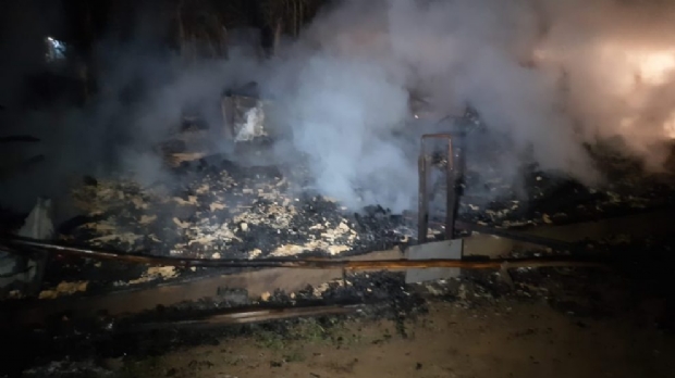 Criança de 10 anos morre carbonizada após casa pegar fogo em Sinop
