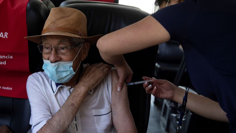 Ministério da Saúde diz que 1,5 milhão de pessoas no Brasil não voltaram para tomar a 2ª dose da vacina contra covid