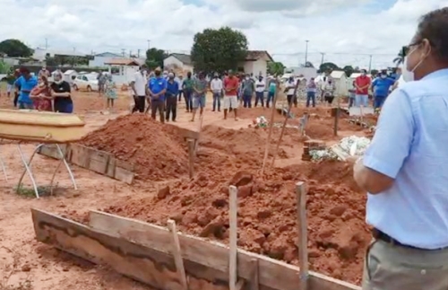 Ex-prefeito Júnior Pereira Neves é sepultado em Novo Horizonte do Norte