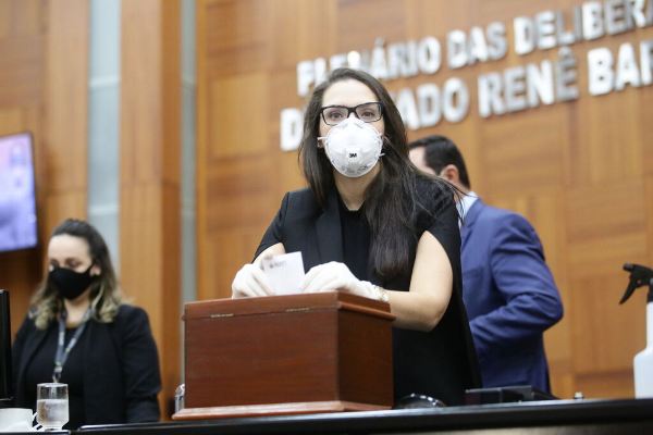 Janaína defende demissão por justa causa para funcionários que forem flagrados em aglomerações