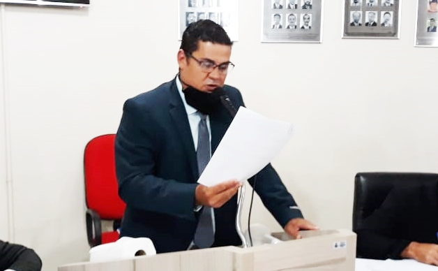 Claudiomar indica contratação de funcionário para serviços gerais em Novo Paraná e propõe energia solar em prédios públicos