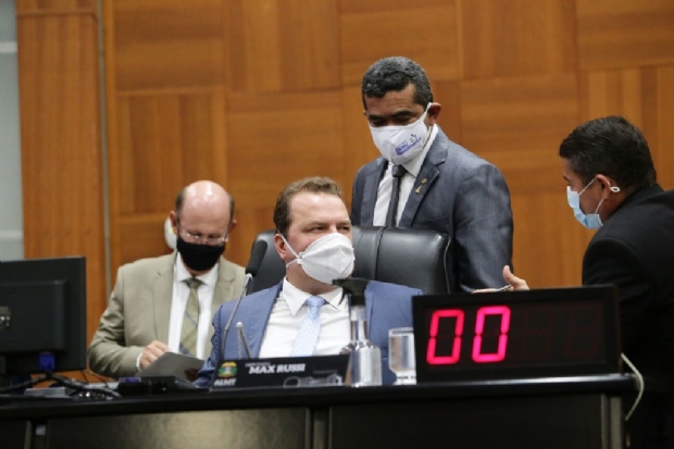 Deputados de MT rejeitam antecipação de feriados estaduais proposto pelo governo