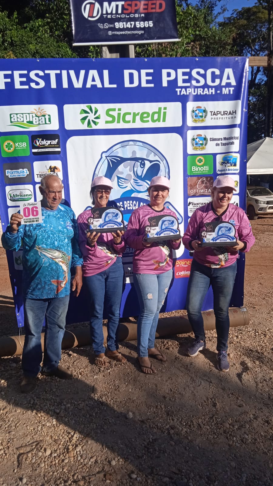 A equipe feminina  meio dia e 50 de Porto dos Gaúchos ficou em 2° lugar e foi composta pelo capitão do barco Jair