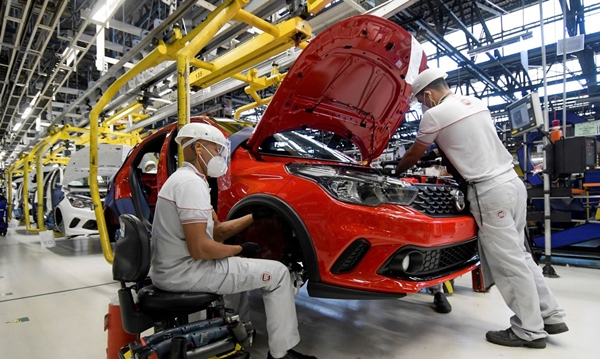 Brasil gera mais de 400 mil novos empregos formais em fevereiro