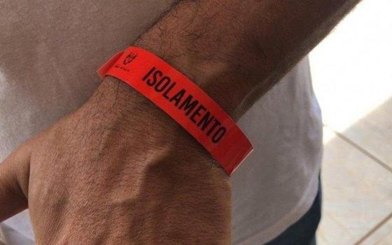 Prefeito de município de MT determina que pessoas com coronavírus usem pulseira vermelha de identificação