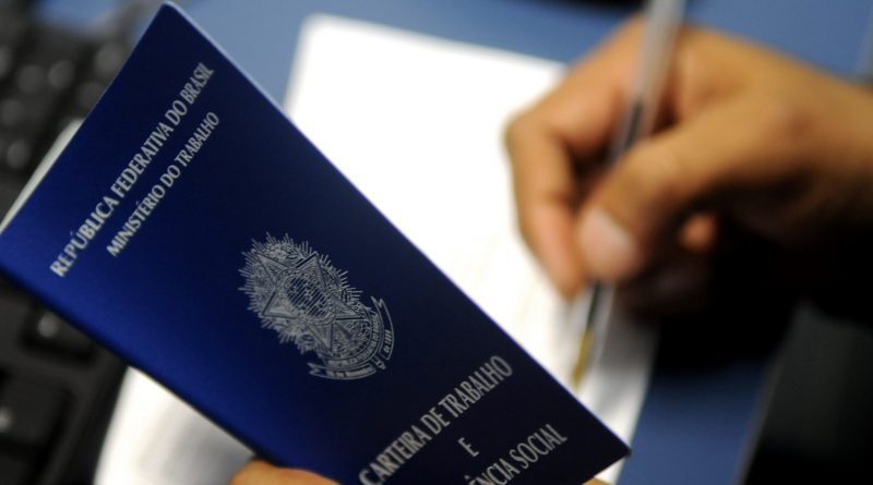 Funcionários que se recusarem tomar a vacina contra a covid podem ser demitidos