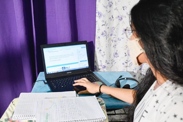 Professores da rede estadual terão notebook e internet paga por três anos